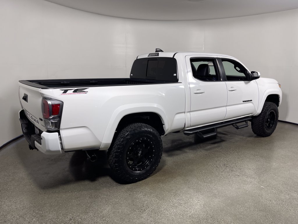 Used 2020 Toyota Tacoma TRD Sport w/ TRD Premium Sport Package AWD/4WD image 3