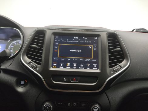 Used 2019 Jeep Cherokee Trailhawk w/ Comfort/Convenience Group AWD/4WD image 25