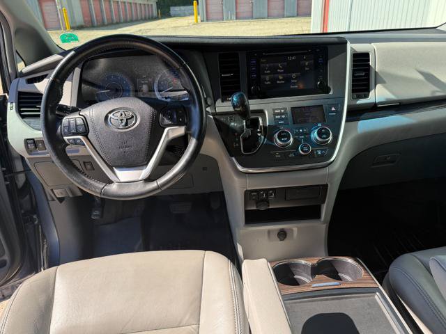 Used 2015 Toyota Sienna XLE AWD/4WD image 14