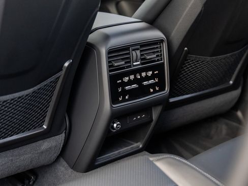 Certified 2025 Porsche Cayenne S AWD/4WD image 38