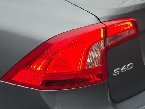 Used 2018 Volvo S60 T5 Dynamic w/ Vision Package image 32