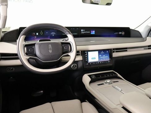New 2025 Lincoln Navigator Reserve AWD/4WD image 2