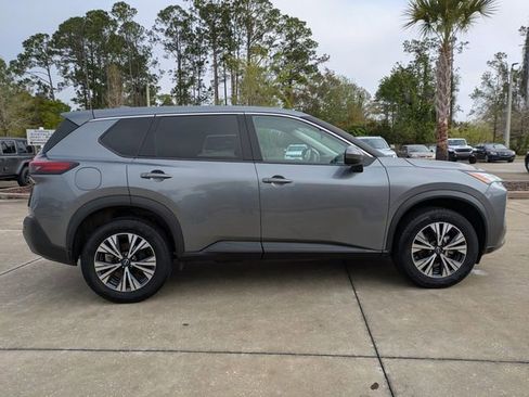 Used 2023 Nissan Rogue SV image 3
