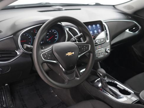 Used 2021 Chevrolet Malibu LT FWD image 19