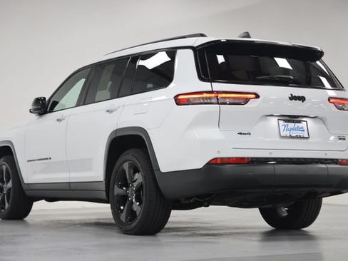 Used 2023 Jeep Grand Cherokee L Laredo AWD/4WD image 11