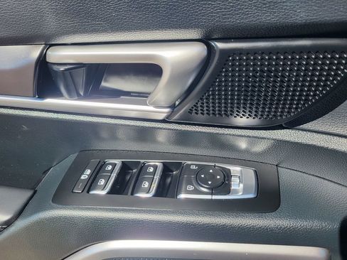 Certified 2025 Kia Telluride S image 9