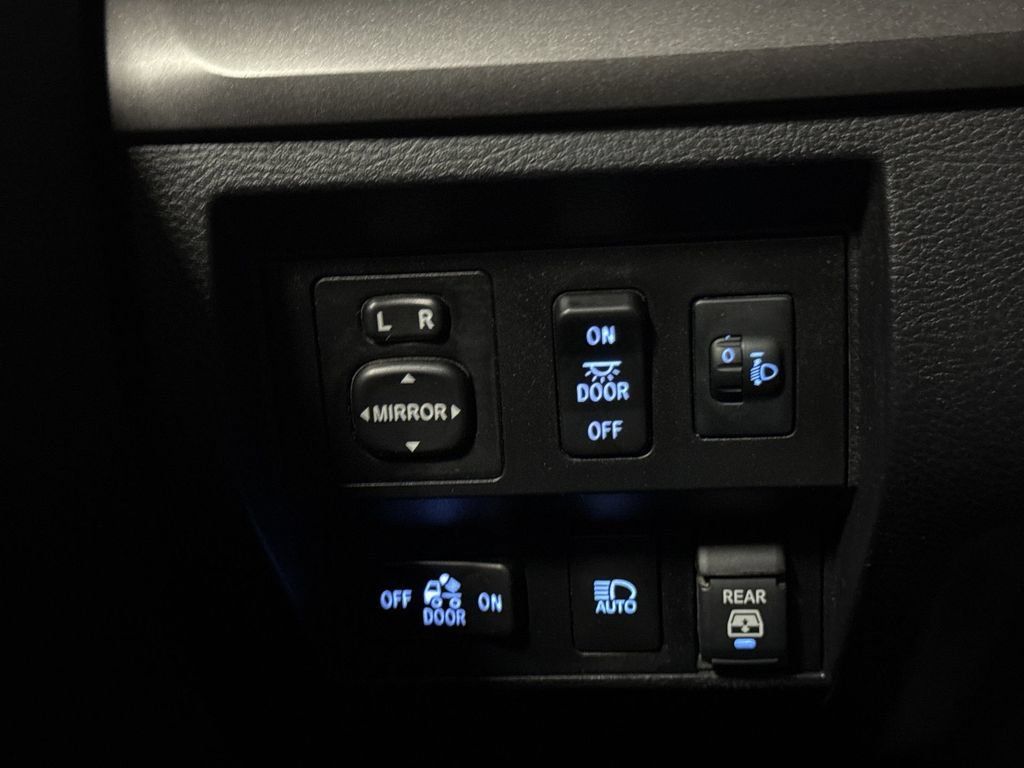 Used 2020 Toyota Tundra SR5 AWD/4WD image 18