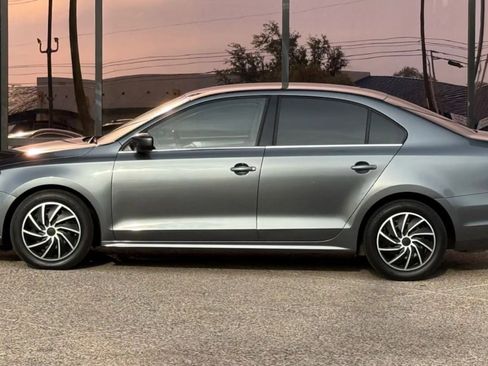 Used 2017 Volkswagen Jetta S image 4