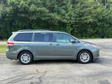 Used 2014 Toyota Sienna XLE image 2