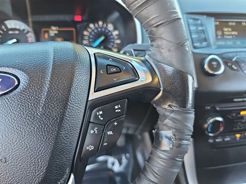 Used 2015 Ford Edge SEL image 17