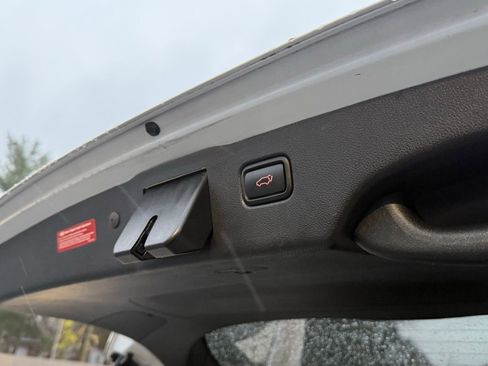 Used 2018 Kia Sorento SX image 37