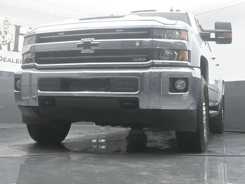 Used 2018 Chevrolet Silverado 3500 LT w/ LT Convenience Package image 4