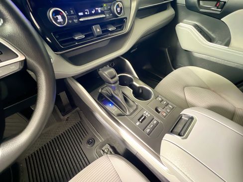 Used 2023 Toyota Highlander L image 26