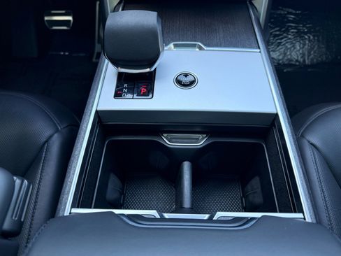 Used 2025 Land Rover Range Rover SE AWD/4WD image 39