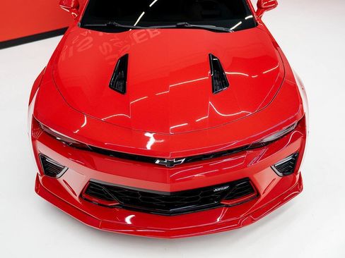 Used 2018 Chevrolet Camaro SS RWD image 3