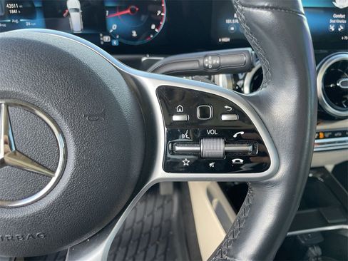 Used 2020 Mercedes-Benz GLB 250 4MATIC image 18