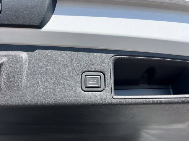 Used 2023 GMC Terrain SLE w/ Driver Convenience Package FWD image 15