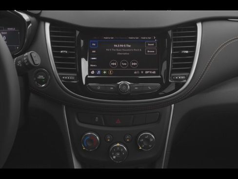 Used 2022 Chevrolet Trax LT w/ LT Convenience Package image 7