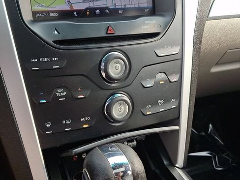 Used 2013 Ford Explorer XLT AWD/4WD image 22