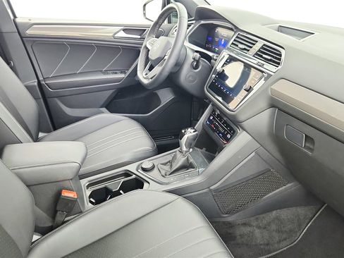 Used 2023 Volkswagen Tiguan SE R-Line image 40