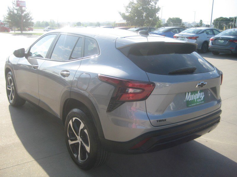 Used 2025 Chevrolet Trax RS FWD image 5
