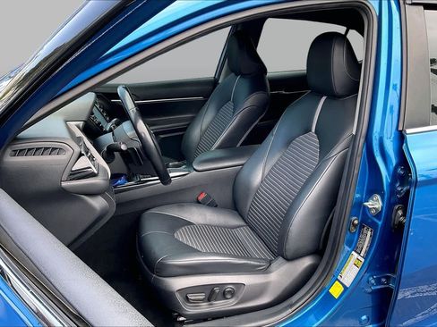 Used 2020 Toyota Camry SE w/ Carpet Mat Package FWD image 7