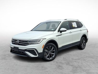 Used 2022 Volkswagen Tiguan SE w/ Panoramic Sunroof Package