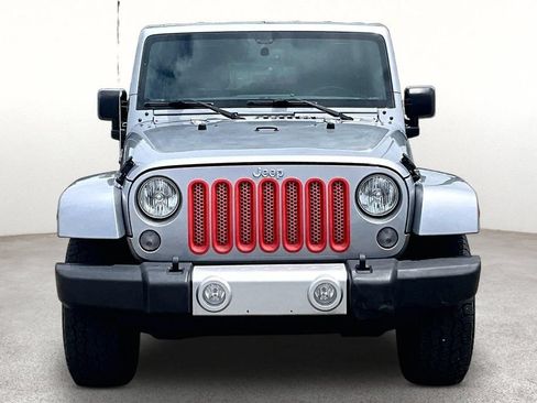 Used 2015 Jeep Wrangler Unlimited Sahara w/ Connectivity Group AWD/4WD image 4