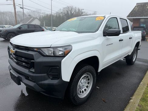 Used 2024 Chevrolet Colorado W/T image 3