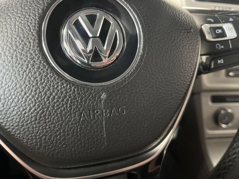 Used 2016 Volkswagen Golf S FWD image 36