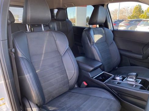 Used 2024 Mitsubishi Outlander 4WD Plug-In Hybrid image 9