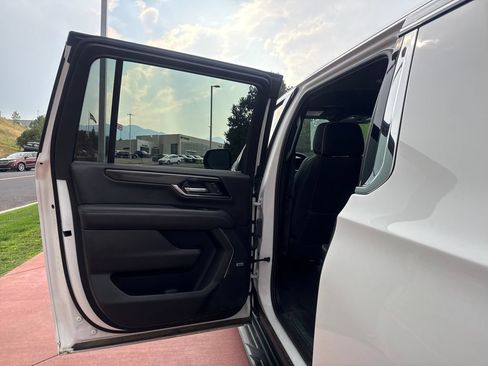 Used 2025 GMC Yukon XL Elevation AWD/4WD image 21