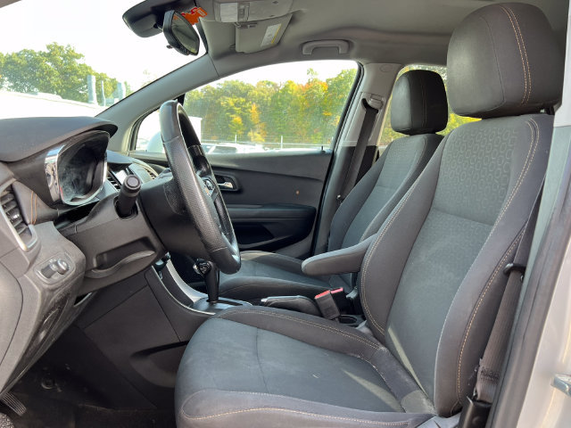 Used 2019 Chevrolet Trax LS w/ Tint and Cruise Package FWD image 3