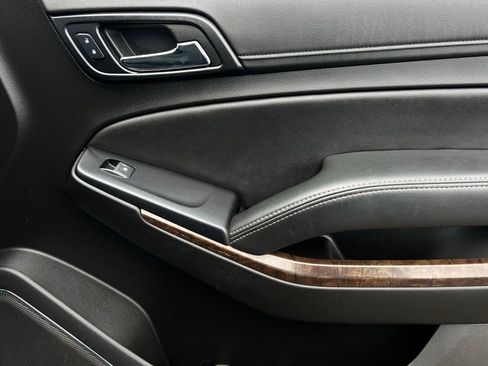 Used 2019 Chevrolet Suburban LT image 24