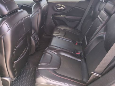 Used 2019 Jeep Cherokee Trailhawk w/ Cold Weather Group image 19