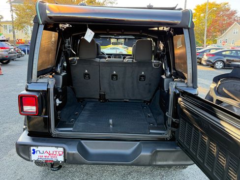 Used 2019 Jeep Wrangler Unlimited Sport S image 35