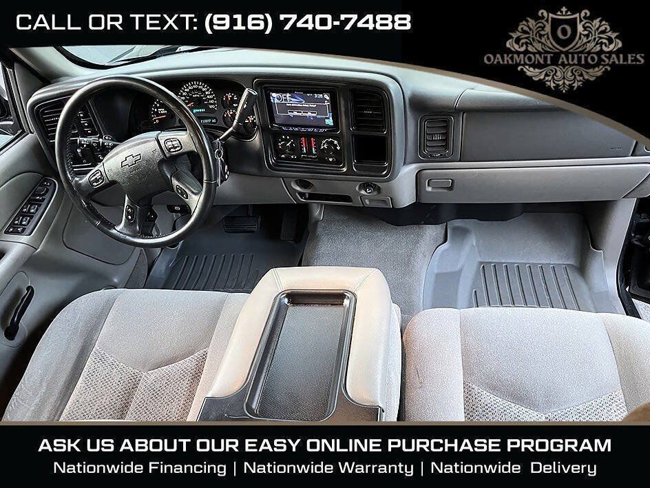 Used 2005 Chevrolet Avalanche Z71 w/ Preferred Equipment Group AWD/4WD image 16