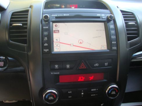 Used 2012 Kia Sorento SX image 8