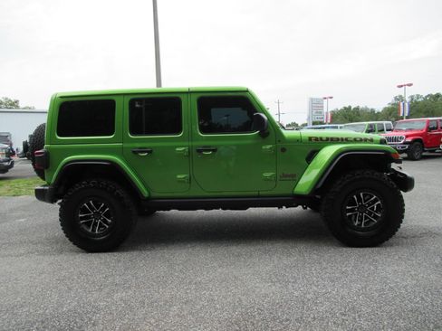 Certified 2025 Jeep Wrangler Unlimited Rubicon w/ XTREMEE 35" Tire Package AWD/4WD image 2