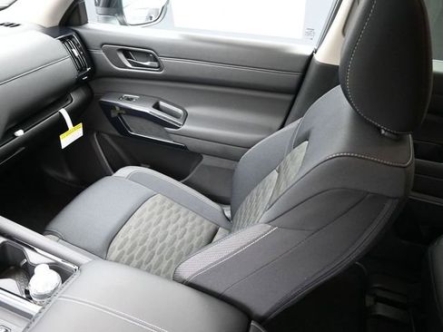New 2026 Nissan Pathfinder SV w/ SV Premium Package FWD image 11