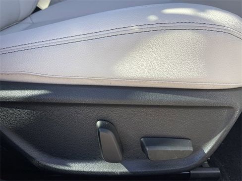 Used 2025 Genesis G70 2.5T image 26