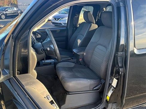 Used 2015 Nissan Frontier SV image 11