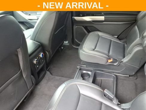 Used 2021 Ford Explorer XLT w/ Equipment Group 202A AWD/4WD image 15