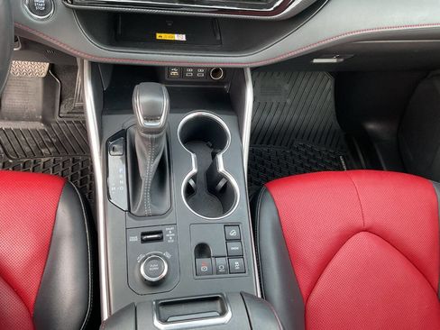 Used 2023 Toyota Highlander XSE image 25