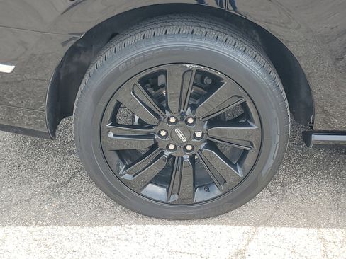 Used 2024 Lincoln Navigator Reserve image 7