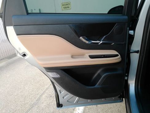 Used 2023 Lincoln Corsair Reserve AWD/4WD image 17