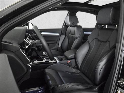 Certified 2025 Audi Q5 2.0T Premium Plus w/ Premium Plus Package image 17