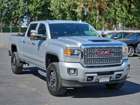 Used 2018 GMC Sierra 2500 Denali w/ Duramax Plus Package AWD/4WD image 14