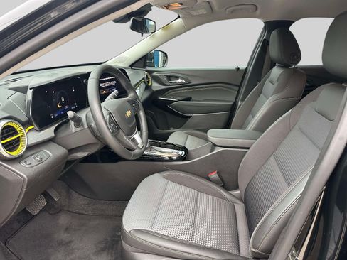 Used 2024 Chevrolet Trax LT w/ Driver Confidence Package FWD image 12