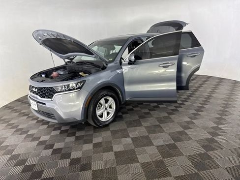 Certified 2023 Kia Sorento LX FWD image 12